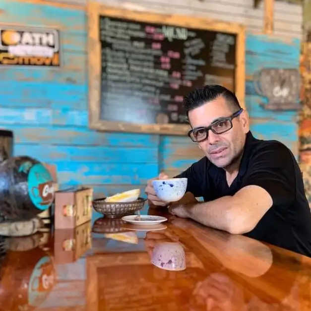 Joselito Bonilla owner pausa shop