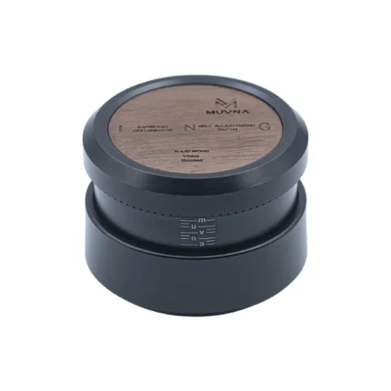 Gravity espresso distributor with wooden lid